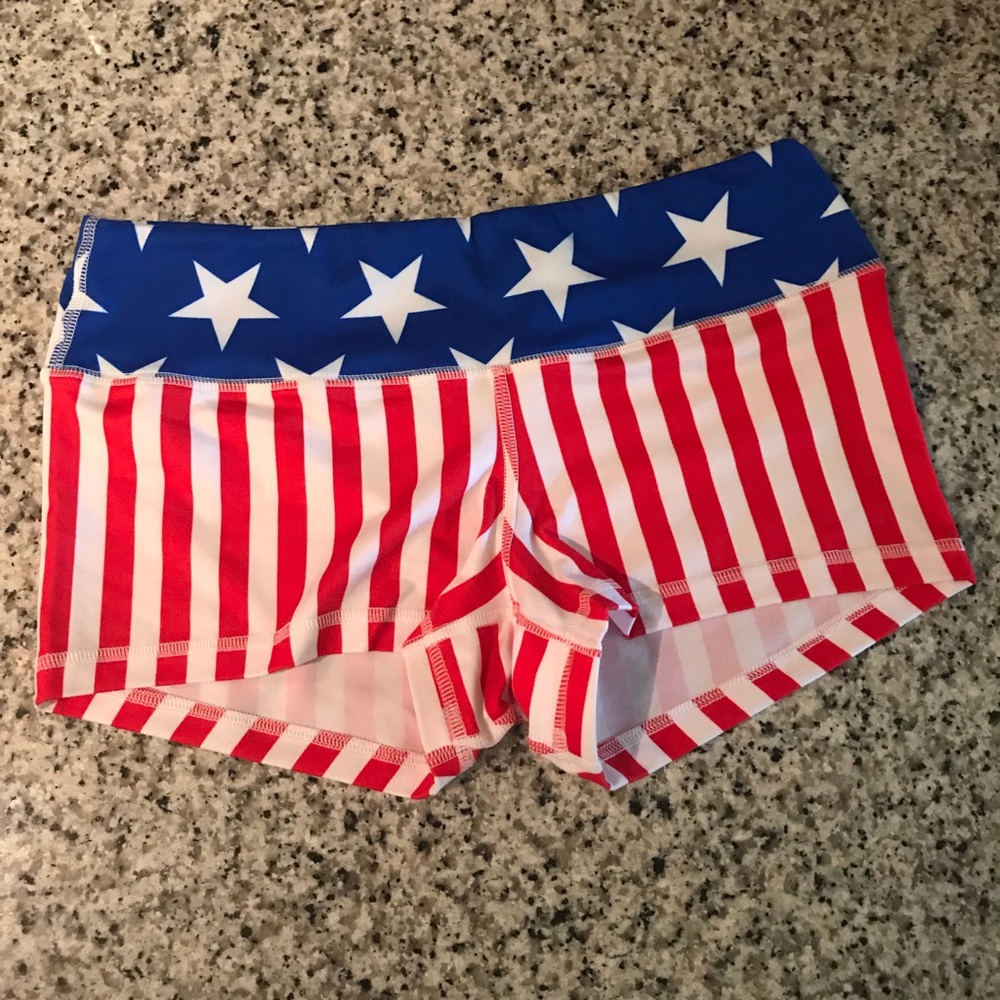 Fleo Shorts